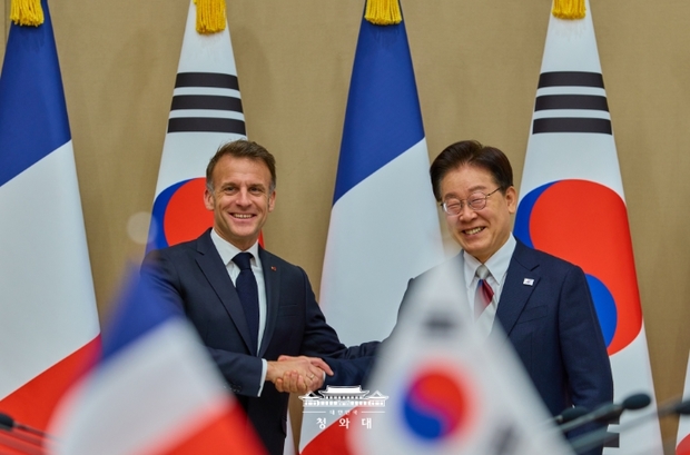한-프랑스 정상 "호르무즈 해협 내 안전한 해상수송로 확보 협력"